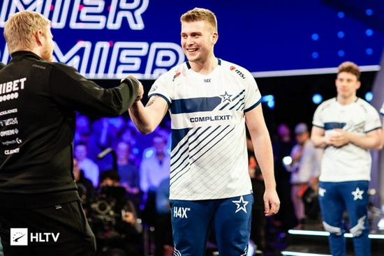 英雄联盟冠军中单Rookie新恋情曝光引热议